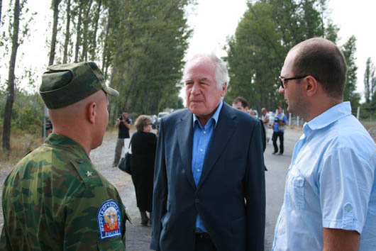 Karl von Wogau am russischen Checkpoint in Karaleti Karl von Wogau