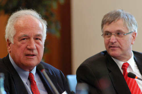 Karl von Wogau (links) und Peter Hintze beim European Security Round Table